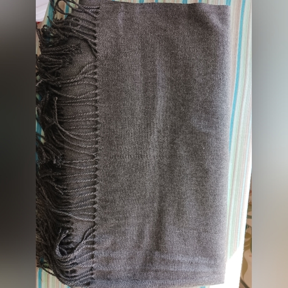 Sky Cashmere Gray Wool Shawl - Picture 5 of 5